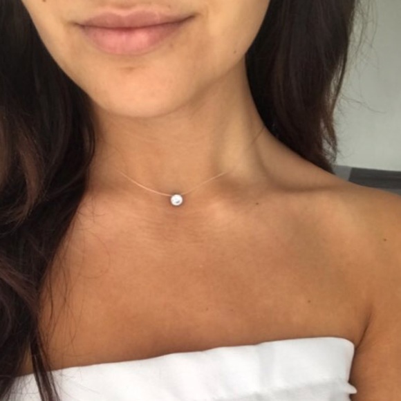 Jewelry - Floating Crystal Beauty Pendant.